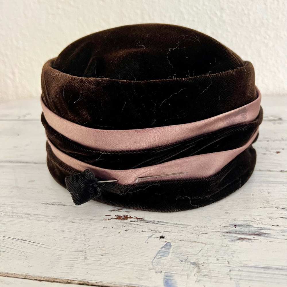 Vintage 50s Union Made Brown Velvet Pillbox Hat with Matching Hat Pin